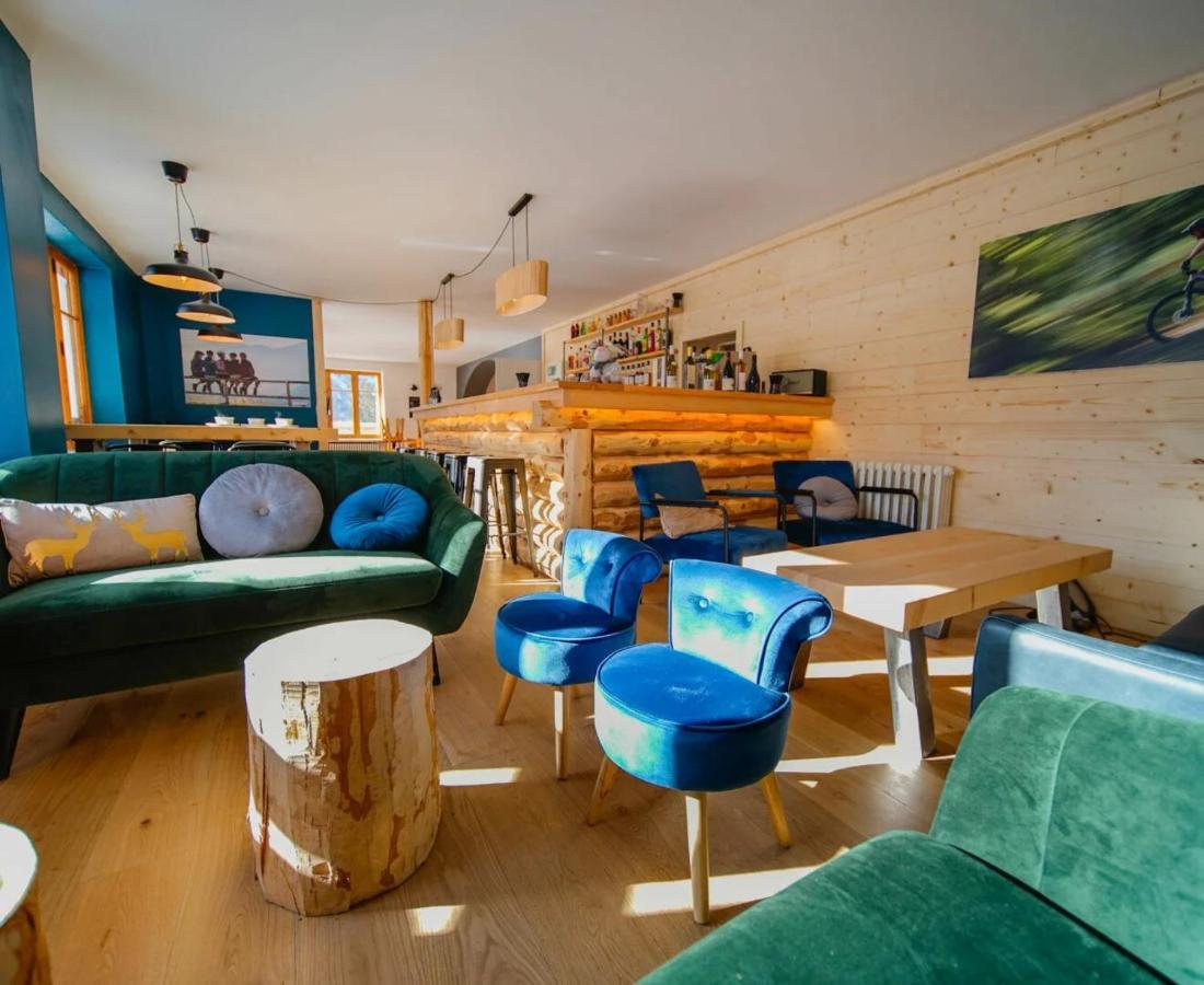 Le Petit Cerf Hotel Cervieres  Bagian luar foto