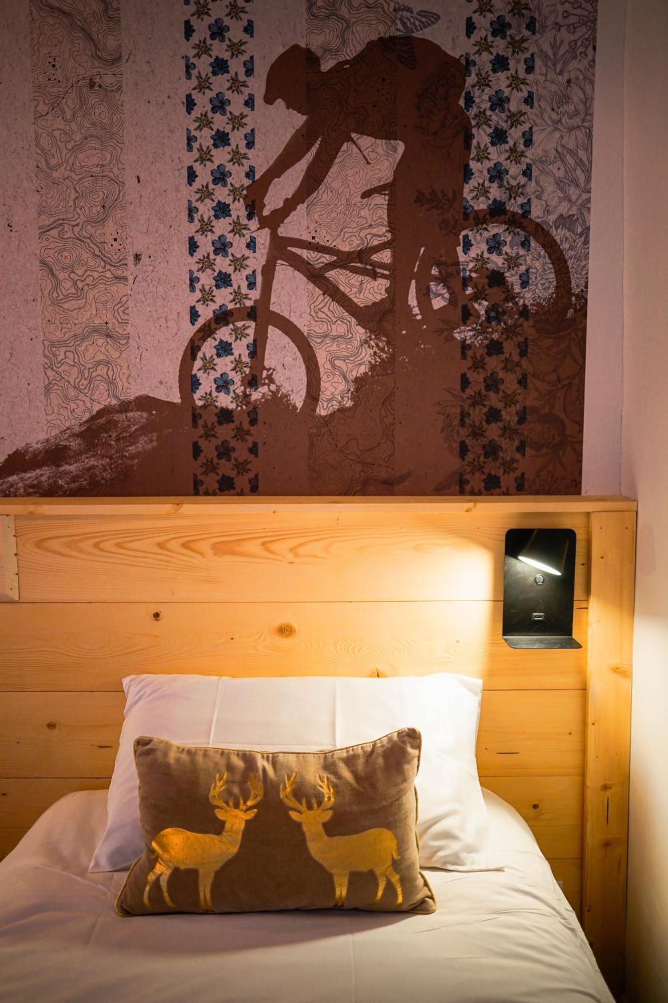 Le Petit Cerf Hotel Cervieres  Bagian luar foto